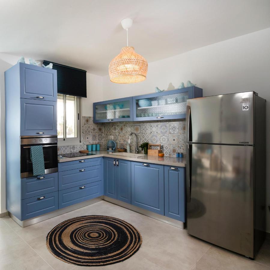Argaman Beach Apartment Akko Bagian luar foto