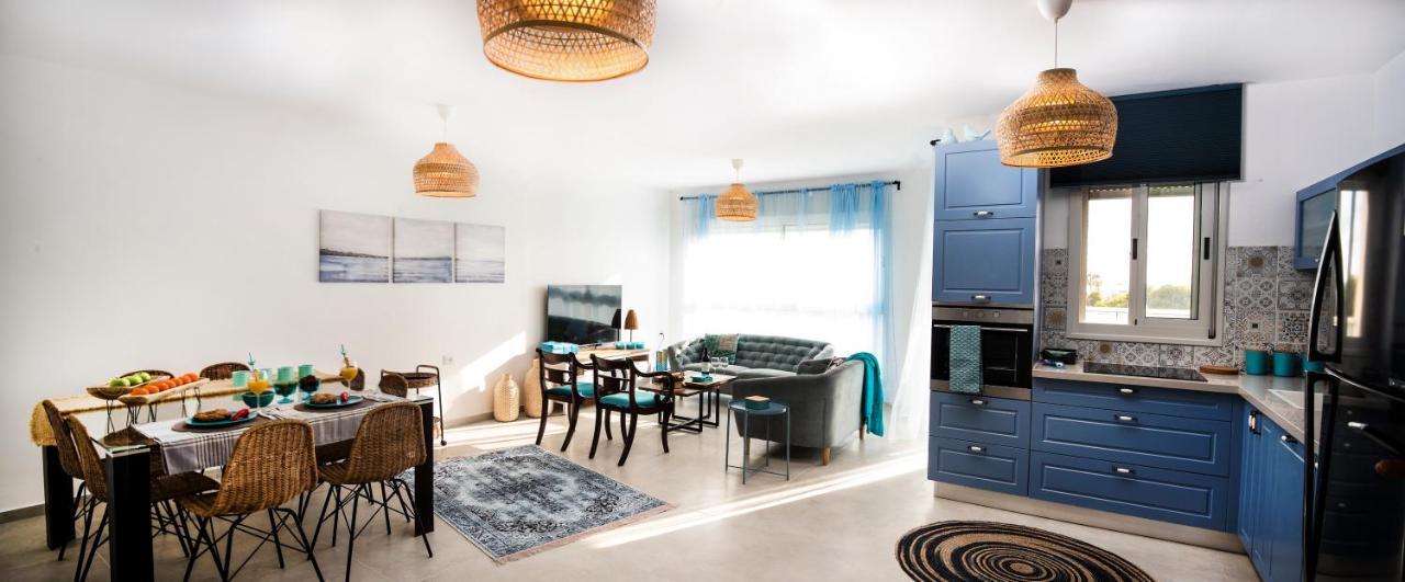 Argaman Beach Apartment Akko Bagian luar foto