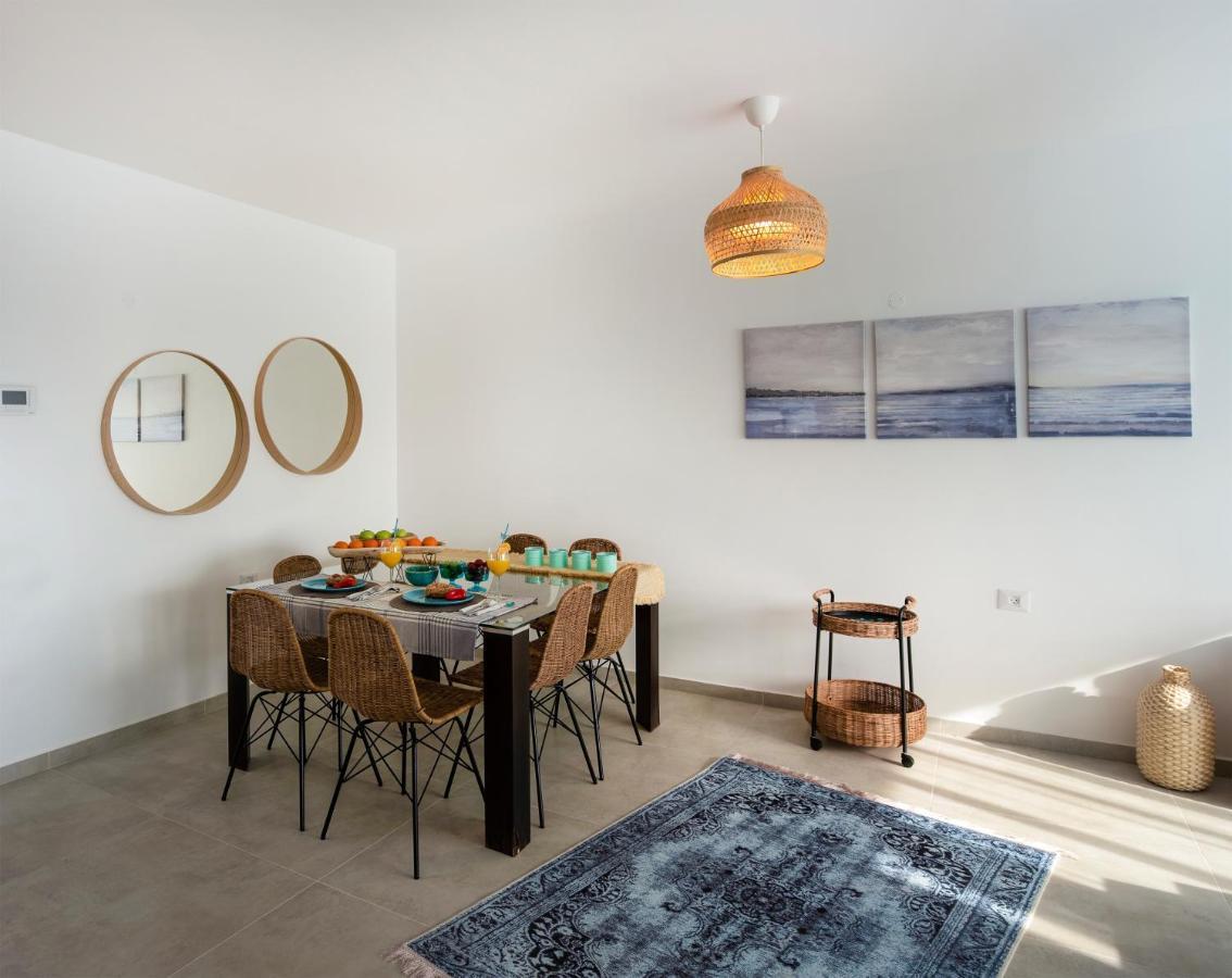 Argaman Beach Apartment Akko Bagian luar foto