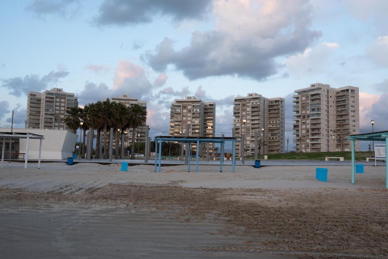 Argaman Beach Apartment Akko Bagian luar foto